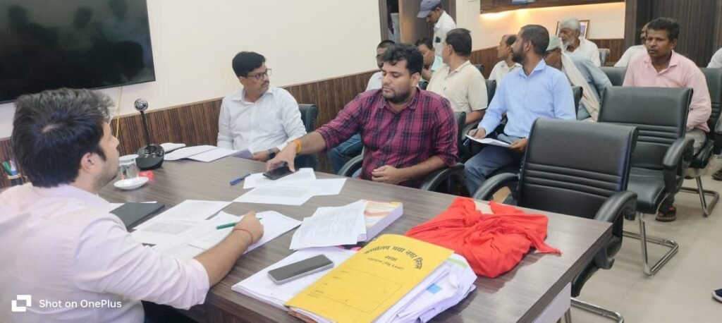 नालों की सफाई व्यवस्था से नाराज नगर आयुक्त ने लिया कड़ा एक्शन, जुर्माना, वेतन बंद और पदमुक्त 1 image editor output image362547056 17483394294262015766806673358761 नालों की सफाई व्यवस्था से नाराज नगर आयुक्त ने लिया कड़ा एक्शन, जुर्माना, वेतन बंद और पदमुक्त