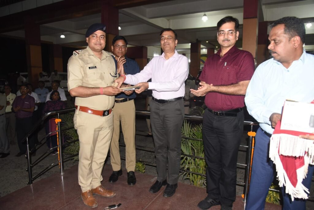ट्रेन द्वारा लाई जा रही शराब और मादक पदार्थ के तस्करों पर कड़ी नजर, यार्ड और प्लेटफॉर्म पर की जा रही निगहबानी, AHTU को सशक्त बनाने की पहल 1 image editor output image371926037 17473747872524101941655572210189 ट्रेन द्वारा लाई जा रही शराब और मादक पदार्थ के तस्करों पर कड़ी नजर, यार्ड और प्लेटफॉर्म पर की जा रही निगहबानी, AHTU को सशक्त बनाने की पहल