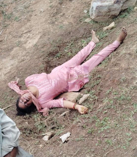 गया के करजरा मोड़ के पास पहाड़ी के नजदीक एक युवती के शव पड़े रहने से फैली सनसनी, पुलिस जांच में जुटी 1 image editor output image 159347405 17489163722041177013335872360422 गया के करजरा मोड़ के पास पहाड़ी के नजदीक एक युवती के शव पड़े रहने से फैली सनसनी, पुलिस जांच में जुटी