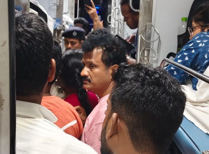 फॉलोअप:दुरंतो एक्सप्रेस में चोरी या और कुछ, यात्रियों के बयान कुछ और ही कह रहे, उच्चस्तरीय जांच की दरकार 1 image editor output image 231669585 17510103738892641254088845949923 फॉलोअप:दुरंतो एक्सप्रेस में चोरी या और कुछ, यात्रियों के बयान कुछ और ही कह रहे, उच्चस्तरीय जांच की दरकार