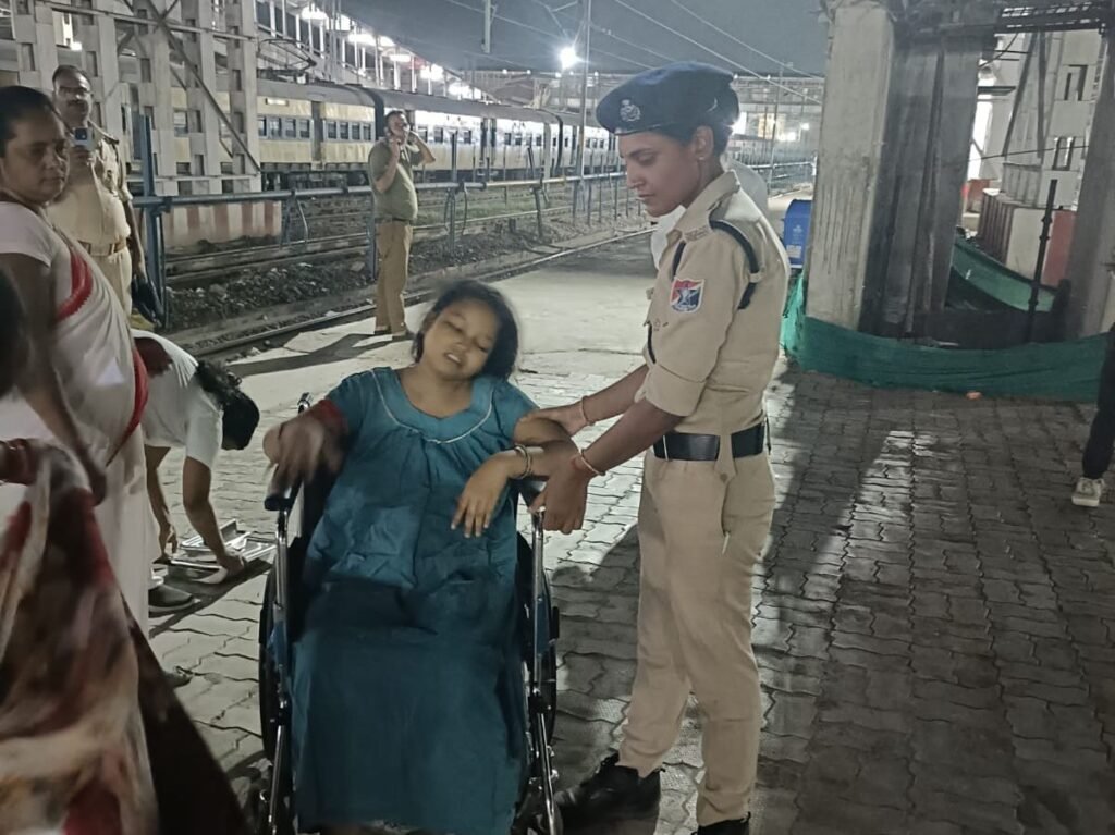 चलती ट्रेन में महिला ने शिशु को दी जन्म, गया जंक्शन पर रेलवे की टीम ने पहुंचाई सहायता 1 image editor output image 469163569 17497252362311909559725313314909 चलती ट्रेन में महिला ने शिशु को दी जन्म, गया जंक्शन पर रेलवे की टीम ने पहुंचाई सहायता