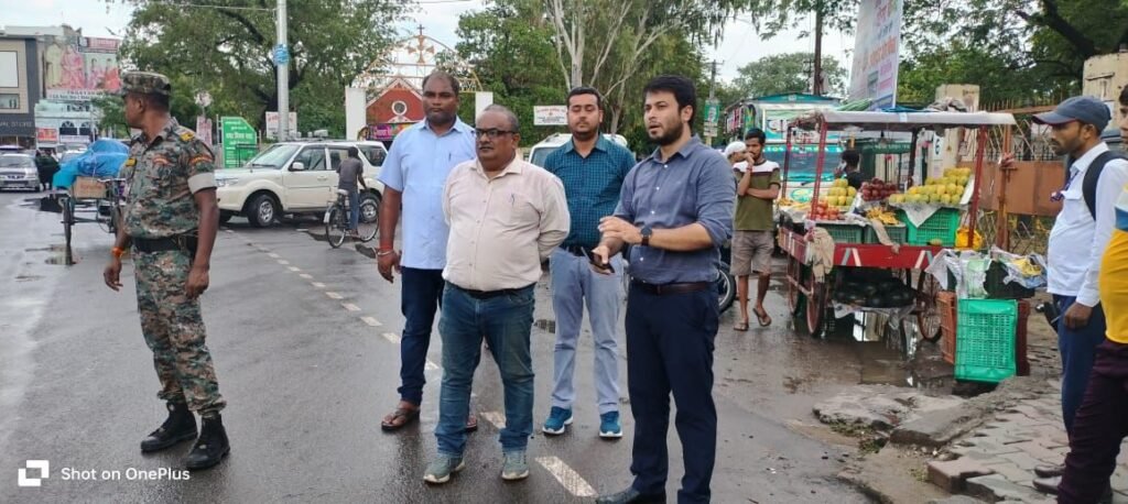 एक बार फिर शहर में वेंडिंग जोन पार्किंग जोन चिन्हित, नगर आयुक्त के निर्देशों पर अमल का लोगों को इंतजार 2 image editor output image155009043 17501730753508046471081740943913 एक बार फिर शहर में वेंडिंग जोन पार्किंग जोन चिन्हित, नगर आयुक्त के निर्देशों पर अमल का लोगों को इंतजार