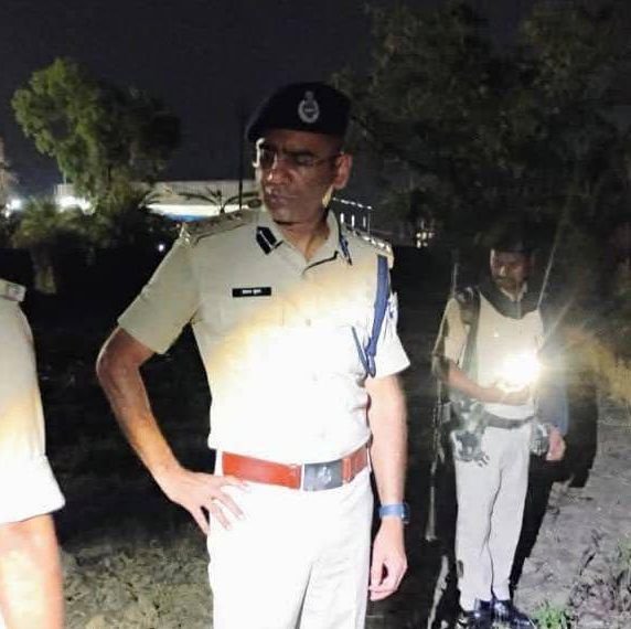 अंतरराष्ट्रीय पर्यटन स्थल बोधगया में शव बरामद, वरीय पुलिस अधीक्षक ने शुरू की जांच, विशेष टीम गठित 1 image editor output image2047562652 1749790518897789129595089092262 अंतरराष्ट्रीय पर्यटन स्थल बोधगया में शव बरामद, वरीय पुलिस अधीक्षक ने शुरू की जांच, विशेष टीम गठित