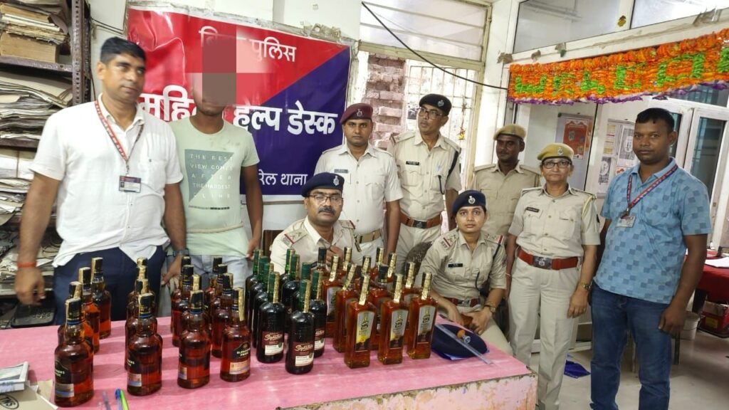 पश्चिम बंगाल से शराब लेकर पहुंचा तस्कर गया जंक्शन पर पकड़ा गया, जानें कहा था बेचना 1 image editor output image233364557 17512143073484153473759611735309 पश्चिम बंगाल से शराब लेकर पहुंचा तस्कर गया जंक्शन पर पकड़ा गया, जानें कहा था बेचना