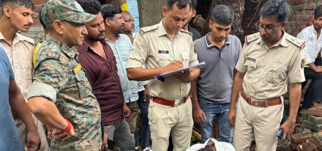 गया जी में युवक की पीट-पीट कर हत्या, पुलिस जांच में जुटी, परिजन शव को नहीं दे रहे थे उठने 1 image editor output image277627115 17502491027145010383419531312802 गया जी में युवक की पीट-पीट कर हत्या, पुलिस जांच में जुटी, परिजन शव को नहीं दे रहे थे उठने