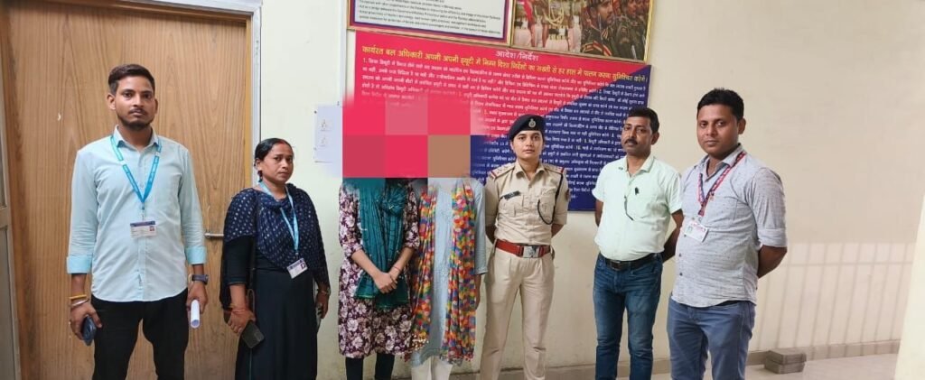 घर से भागी तीन लड़कियों को रेलवे सुरक्षा बल ने सुरक्षित भेजा चाइल्ड लाइन, दो रोहतास की व एक लखीसराय की है रहने वाली 1 image editor output image347604490 17503154984527756786439392232190 घर से भागी तीन लड़कियों को रेलवे सुरक्षा बल ने सुरक्षित भेजा चाइल्ड लाइन, दो रोहतास की व एक लखीसराय की है रहने वाली
