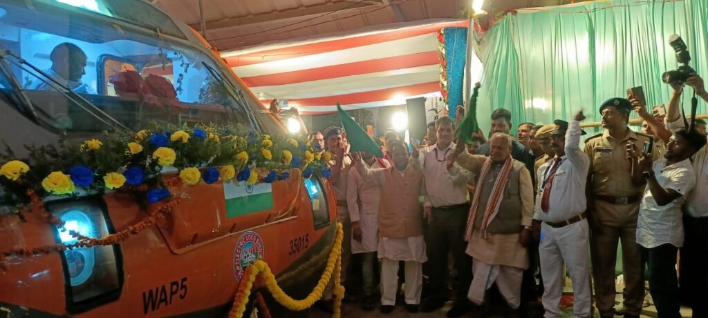 केंद्रीय मंत्री जीतनराम मांझी ने हरी झंडी दिखाकर अमृत भारत एक्सप्रेस को गया जंक्शन से किया रवाना 1 image editor output image 140197015 17528577380774409984513360376647 केंद्रीय मंत्री जीतनराम मांझी ने हरी झंडी दिखाकर अमृत भारत एक्सप्रेस को गया जंक्शन से किया रवाना