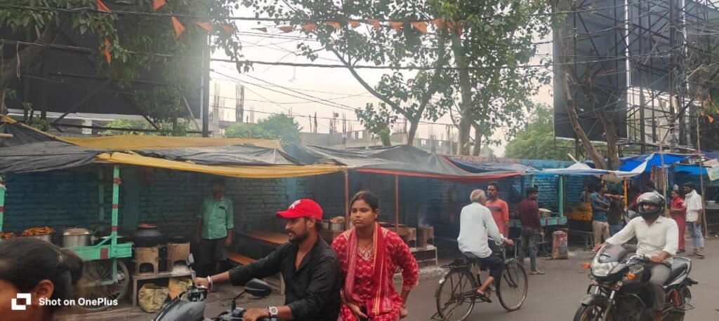 image editor output image 269323725 17519714219281720924043233283072 यहां सबकी अपनी अपनी दुकानें हैं, जब जी चाहे लगा सकते हैं लेकिन 'साहेब' की नजर से बच के