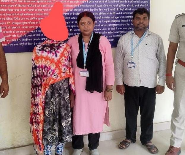 सौतेली मां ने डांट पिलाई तो घर से भागकर लड़की चली आई गया जंक्शन, आरपीएफ ने चाइल्ड लाइन को किया सुपुर्द 1 image editor output image 551456718 17525890302657783458733004358077 सौतेली मां ने डांट पिलाई तो घर से भागकर लड़की चली आई गया जंक्शन, आरपीएफ ने चाइल्ड लाइन को किया सुपुर्द