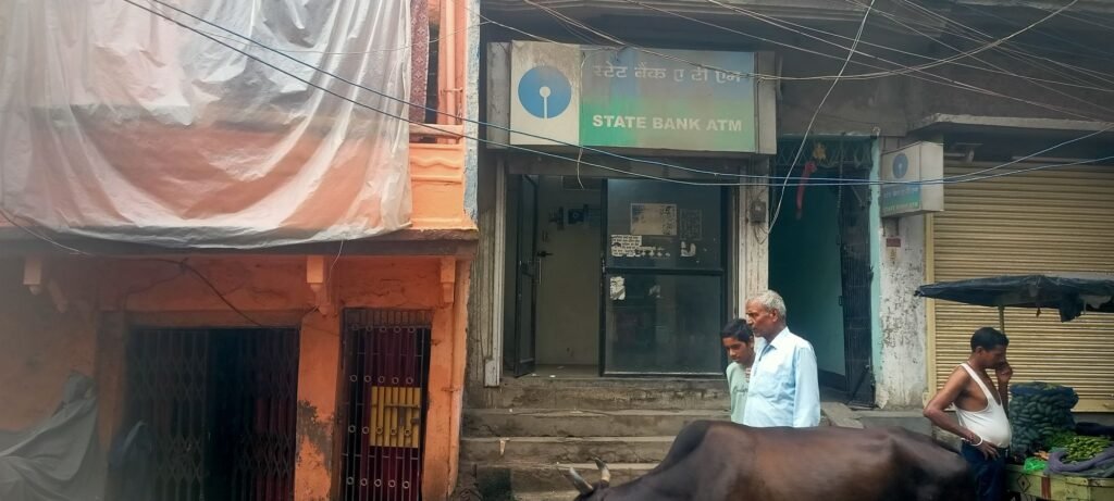 इस एटीएम मशीन से रुपये निकालने वक्त रहें होशियार, नहीं तो आप भी सेवानिवृत्त कर्मचारी की तरह हो सकते हैं शिकार 1 image editor output image1298859574 17521596482558467636766526181874 इस एटीएम मशीन से रुपये निकालने वक्त रहें होशियार, नहीं तो आप भी सेवानिवृत्त कर्मचारी की तरह हो सकते हैं शिकार