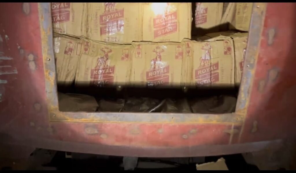 गया जी में टैंकर से पेट्रोल की जगह निकली विदेशी शराब की कई पेटियां, एक गिरफ्तार 1 image editor output image337805103 17523248018831416631175548172138 गया जी में टैंकर से पेट्रोल की जगह निकली विदेशी शराब की कई पेटियां, एक गिरफ्तार