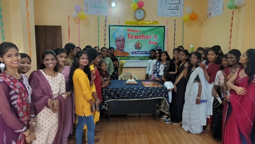 image editor output image 1299647154 17570772355844795996574601656845 शिक्षक बच्चों को गुणवत्तापूर्ण शिक्षा देकर भविष्य के निर्माण की नींव रखते हैं: गोपा सिन्हा