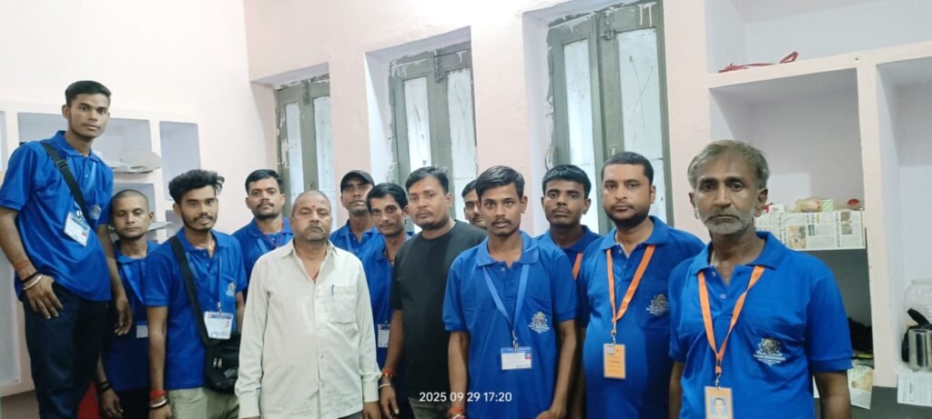 image editor output image 1399674964 1759152987598700946806398081094 गया-पटना रेलखंड की ट्रेनों में अब नहीं चल सकेंगे अवैध वेंडर, रेल प्रशासन ने जारी किया वेंडिंग लाइसेंस