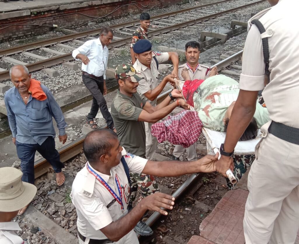 image editor output image 1421695697 1758083349086334509020742331607 गुस्सैल स्वभाव की एक युवती गया जंक्शन पर ट्रेन के आगे कूद गई, फिर आगे जो हुआ ये जानना जरूरी