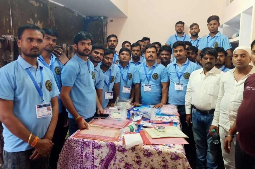 image editor output image 1749694739 17568218367932122426375852655041 अवैध हॉकर के "अभिशाप" से मिली मुक्ति, ट्रेनों में यात्रियों के बीच सामग्री बिक्री की मिली अनुमति