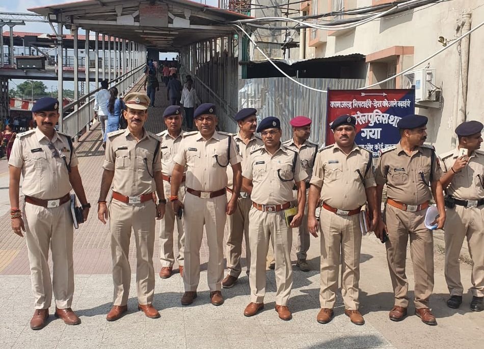पितृपक्ष महासंगम: गया जंक्शन पर बनेंगे चार सेक्टर, 26 पोस्ट, कड़ी सुरक्षा व्यवस्था के बीच तीर्थयात्रियों की होगी निगहबानी 3 image editor output image 1902789004 17567347711098594382265411151419 पितृपक्ष महासंगम: गया जंक्शन पर बनेंगे चार सेक्टर, 26 पोस्ट, कड़ी सुरक्षा व्यवस्था के बीच तीर्थयात्रियों की होगी निगहबानी