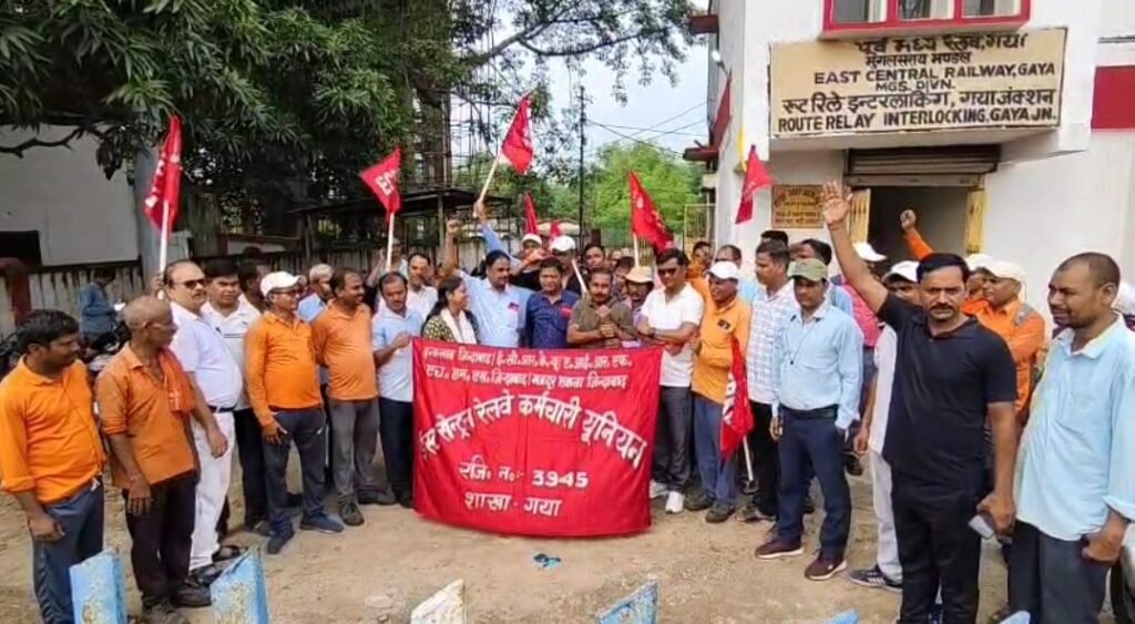 शहीदी दिवस पर कर्मचारियों को दी गई श्रद्धांजलि, इसीआरकेयू ने एकजुटता का लिया संकल्प 1 image editor output image 1968293728 17582614947596323371212752374724 शहीदी दिवस पर कर्मचारियों को दी गई श्रद्धांजलि, इसीआरकेयू ने एकजुटता का लिया संकल्प