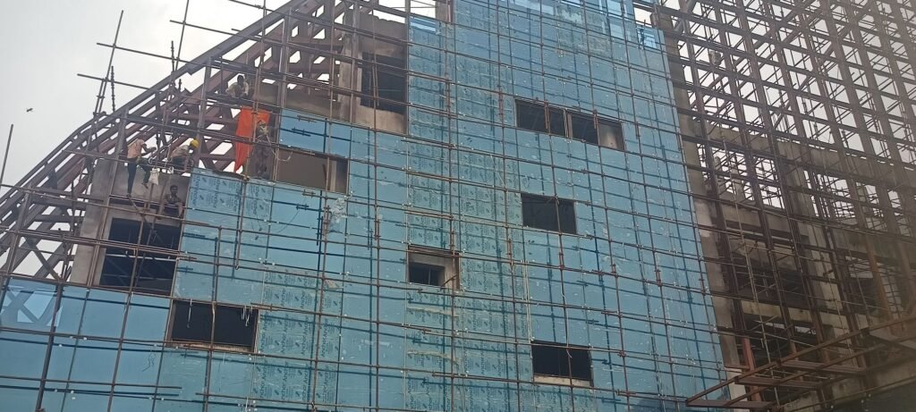 image editor output image 424347534 17580324574561894857860758162649 गया जंक्शन के नए भवन निर्माण कार्य में लगा मजदूर कार्य के दौरान गिरकर हुआ घायल, अस्पताल में हुआ ईलाज