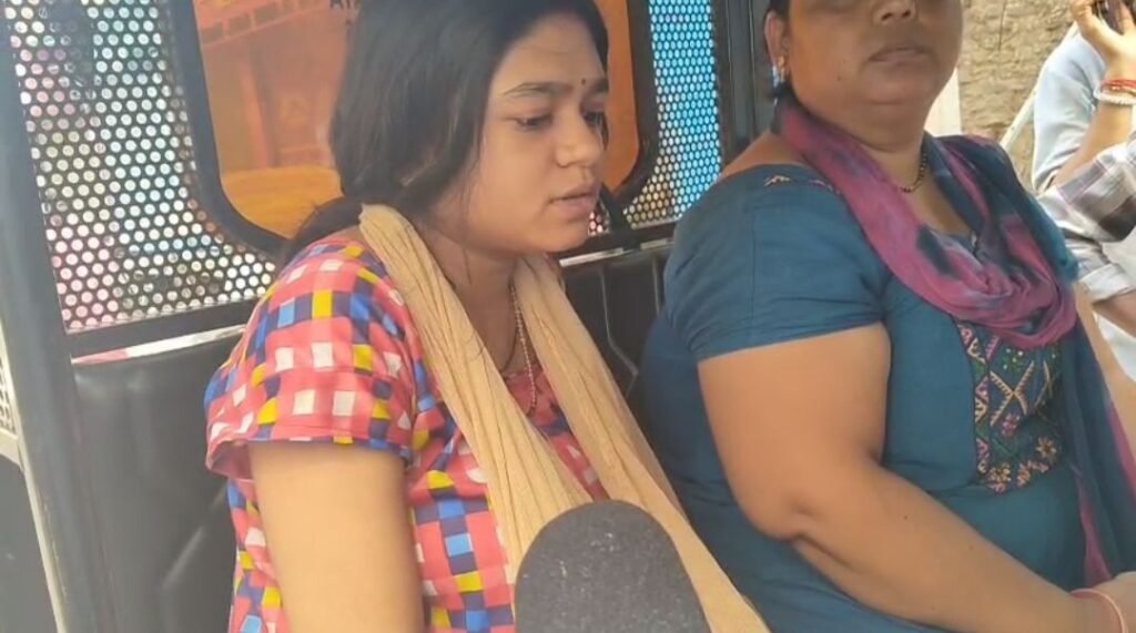 गया जी के एक नर्सिंग होम में हंगामा, अस्पताल संचालक और डॉक्टर मौके से फरार, मामला जानकर हो जाएंगे हैरान 1 image editor output image161948457 17590422764918712158854483196553 गया जी के एक नर्सिंग होम में हंगामा, अस्पताल संचालक और डॉक्टर मौके से फरार, मामला जानकर हो जाएंगे हैरान
