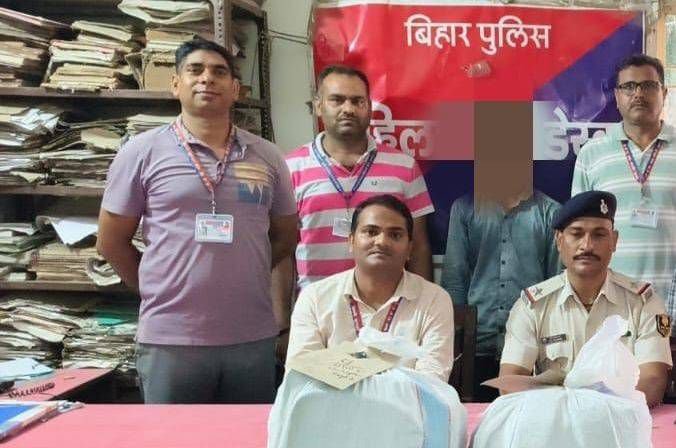 गया जंक्शन पर 3.35 लाख रुपए के मादक पदार्थ के साथ राजस्थान का एक तस्कर गिरफ्तार 1 image editor output image1848181929 17567362887468773156951135072995 गया जंक्शन पर 3.35 लाख रुपए के मादक पदार्थ के साथ राजस्थान का एक तस्कर गिरफ्तार