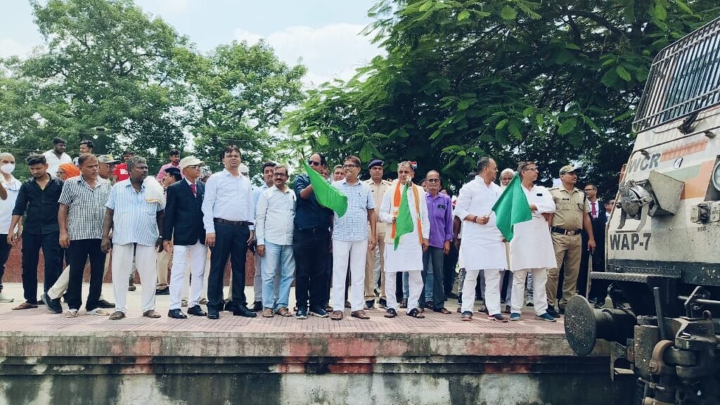 डेहरी ऑन सोन स्टेशन पर हमसफर एक्सप्रेस एवं चंदौली मंझवार में महाबोधि एक्सप्रेस का ठहराव शुरू 1 image editor output image1998321717 17575149541205056139085726240158 डेहरी ऑन सोन स्टेशन पर हमसफर एक्सप्रेस एवं चंदौली मंझवार में महाबोधि एक्सप्रेस का ठहराव शुरू