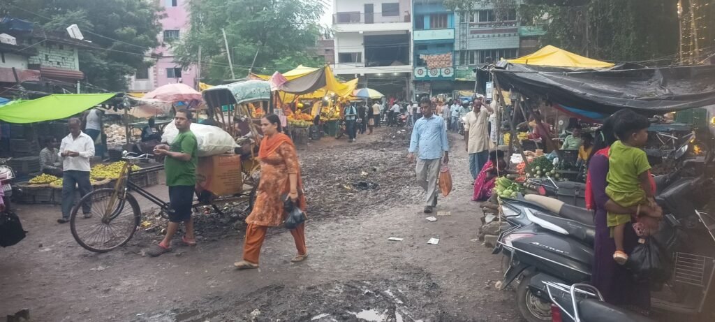 यहां हो रहा रेल राजस्व को भारी नुकसान, सालाना 36 लाख रुपए की हो रही अवैध वसूली 3 image editor output image46172894 17582740142525205809428248959049 यहां हो रहा रेल राजस्व को भारी नुकसान, सालाना 36 लाख रुपए की हो रही अवैध वसूली