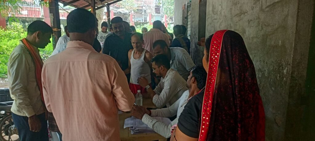 राजस्व महाअभियान शिविर में उमड़ी रैयतों की भीड़, 350 से अधिक लोगों ने दिए आवेदन 2 image editor output image557373843 17579410274597834011276808177744 राजस्व महाअभियान शिविर में उमड़ी रैयतों की भीड़, 350 से अधिक लोगों ने दिए आवेदन
