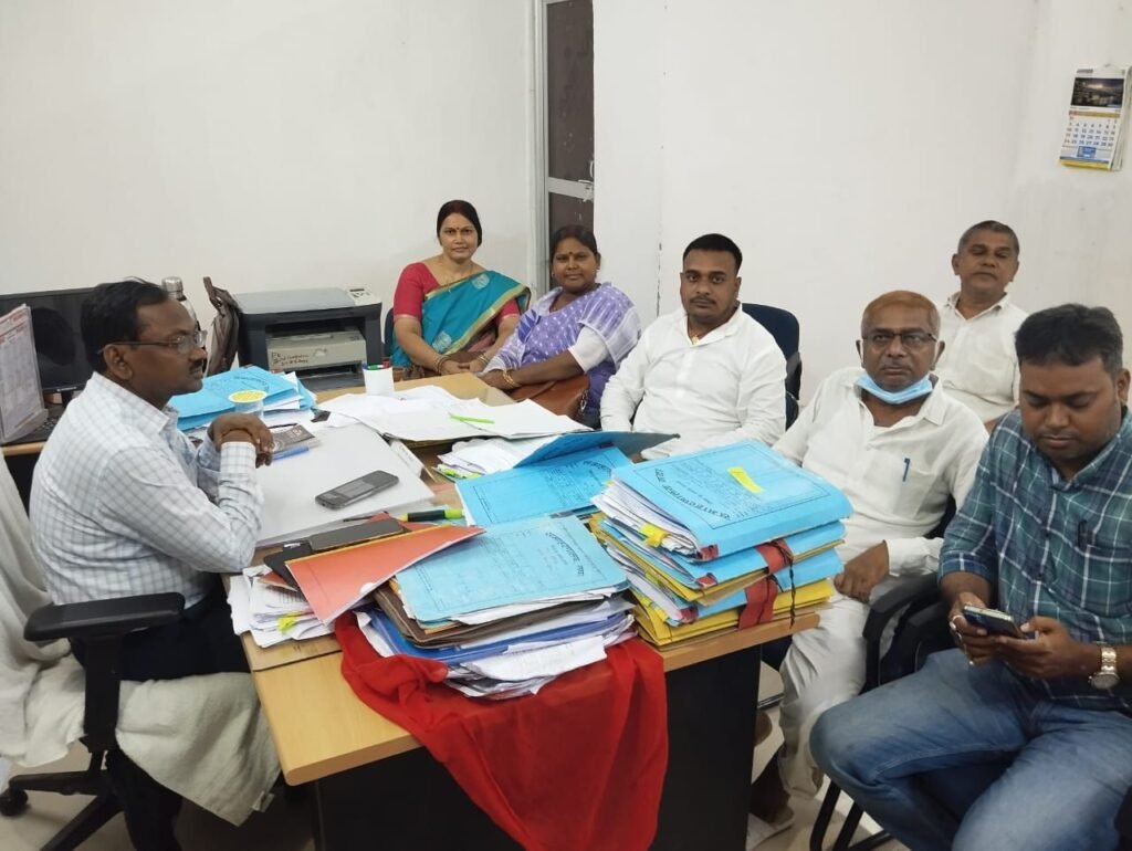 बागेश्वरी रेलवे गुमटी के पास आरओबी निर्माण को लेकर हुई महत्वपूर्ण बैठक, पार्षदों ने जनहित का रखा मुद्दा 1 img 20250916 wa00332271568240141677234 बागेश्वरी रेलवे गुमटी के पास आरओबी निर्माण को लेकर हुई महत्वपूर्ण बैठक, पार्षदों ने जनहित का रखा मुद्दा