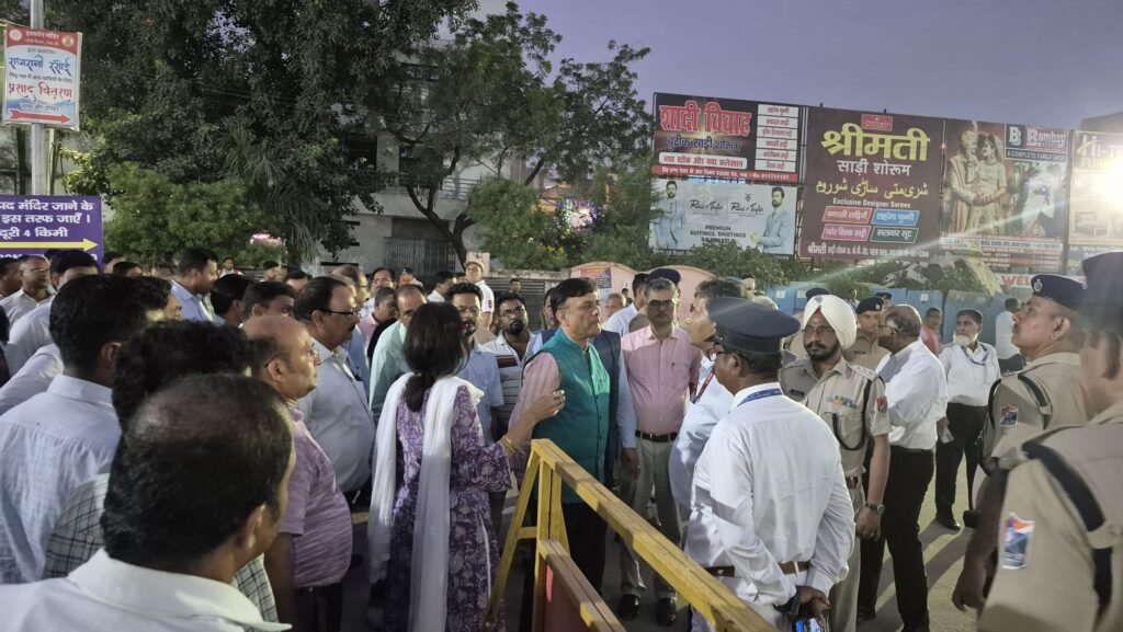 रेल महाप्रबंधक ने गया जंक्शन पर यात्री सुविधाओं और सुरक्षा व्यवस्थाओं का किया निरीक्षण, दिए निर्देश 2 image editor output image 155240744 17614053273397721604845395258276 रेल महाप्रबंधक ने गया जंक्शन पर यात्री सुविधाओं और सुरक्षा व्यवस्थाओं का किया निरीक्षण, दिए निर्देश