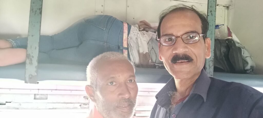 सफरनामा:ट्रेनों में अवैध वेंडरिंग का फूलता फलता धंधा, आखिर जिम्मेवार कौन? अवैध वेंडरों ने जो बताया, वह जांच का विषय 3 image editor output image 1903288142 17600691787142931404478871151222 सफरनामा:ट्रेनों में अवैध वेंडरिंग का फूलता फलता धंधा, आखिर जिम्मेवार कौन? अवैध वेंडरों ने जो बताया, वह जांच का विषय