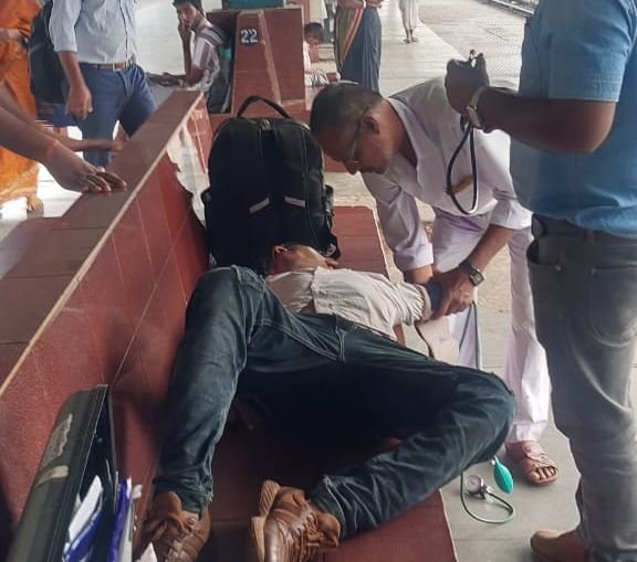 image editor output image 83416327 1761466494191996709651397087595 जहखुरानी गिरोह की घटना के तार गया जंक्शन से जुड़े, पीड़ित यात्री से पूछताछ शुरू, पत्रकार ने निभाया सामाजिक सरोकार