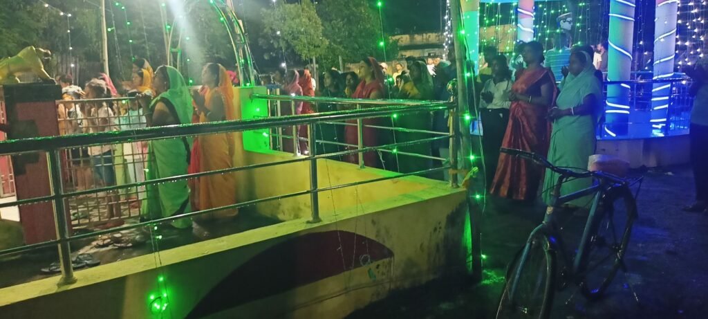 image editor output image174304449 17593359490646488354160357506719 मनोकामना दुर्गा मंदिर में महाआरती का हुआ आयोजन, काफी संख्या में भक्तगण हुए शामिल