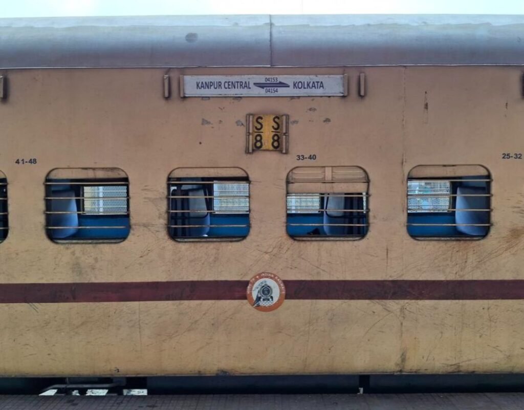 जहखुरानी की एक घटना सुलझी भी नहीं कि दूसरी घटना एक सिपाही के साथ हो गई,कानपुर-कोलकाता ट्रेन में हुई घटना 2 image editor output image1785447013 17616379723654440956436748410114 जहखुरानी की एक घटना सुलझी भी नहीं कि दूसरी घटना एक सिपाही के साथ हो गई,कानपुर-कोलकाता ट्रेन में हुई घटना