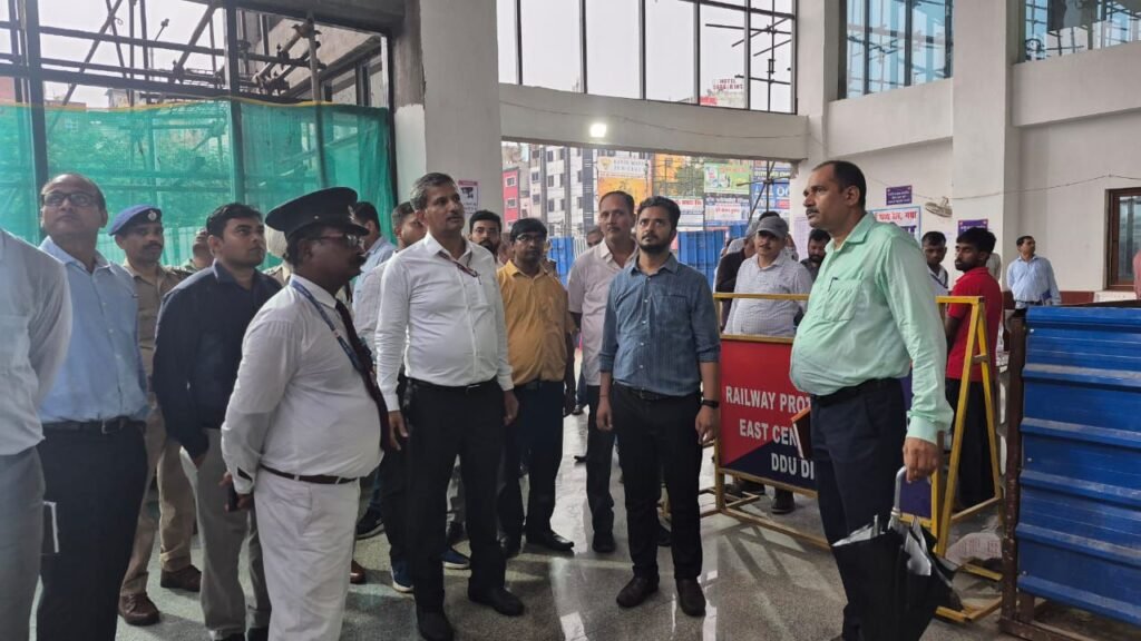 डीआरएम ने भीड़ प्रबंधन एवं यात्री सुविधाओं का किया समग्र निरीक्षण, सुव्यवस्था बनाए रखने का निर्देश 1 image editor output image357396048 17617460675915395145019172549679 डीआरएम ने भीड़ प्रबंधन एवं यात्री सुविधाओं का किया समग्र निरीक्षण, सुव्यवस्था बनाए रखने का निर्देश