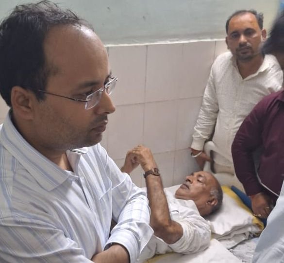 टिकारी में हम(से.) के प्रत्याशी पर हमला, नौ लोग हिरासत में लिए गए, डीएम व एसएसपी ने घटना का लिया जायजा 1 image editor output image386025199 17617548447503580538151827675843 टिकारी में हम(से.) के प्रत्याशी पर हमला, नौ लोग हिरासत में लिए गए, डीएम व एसएसपी ने घटना का लिया जायजा