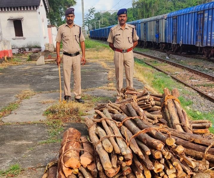 रेल मंत्रालय और आरपीएफ के डीजी तक जब बात पहुंची तो ट्रेन में अवैध लकड़ी की ढुलाई को लेकर हुई कार्रवाई 1 image editor output image402936119 17596686453075694239817769202031 रेल मंत्रालय और आरपीएफ के डीजी तक जब बात पहुंची तो ट्रेन में अवैध लकड़ी की ढुलाई को लेकर हुई कार्रवाई