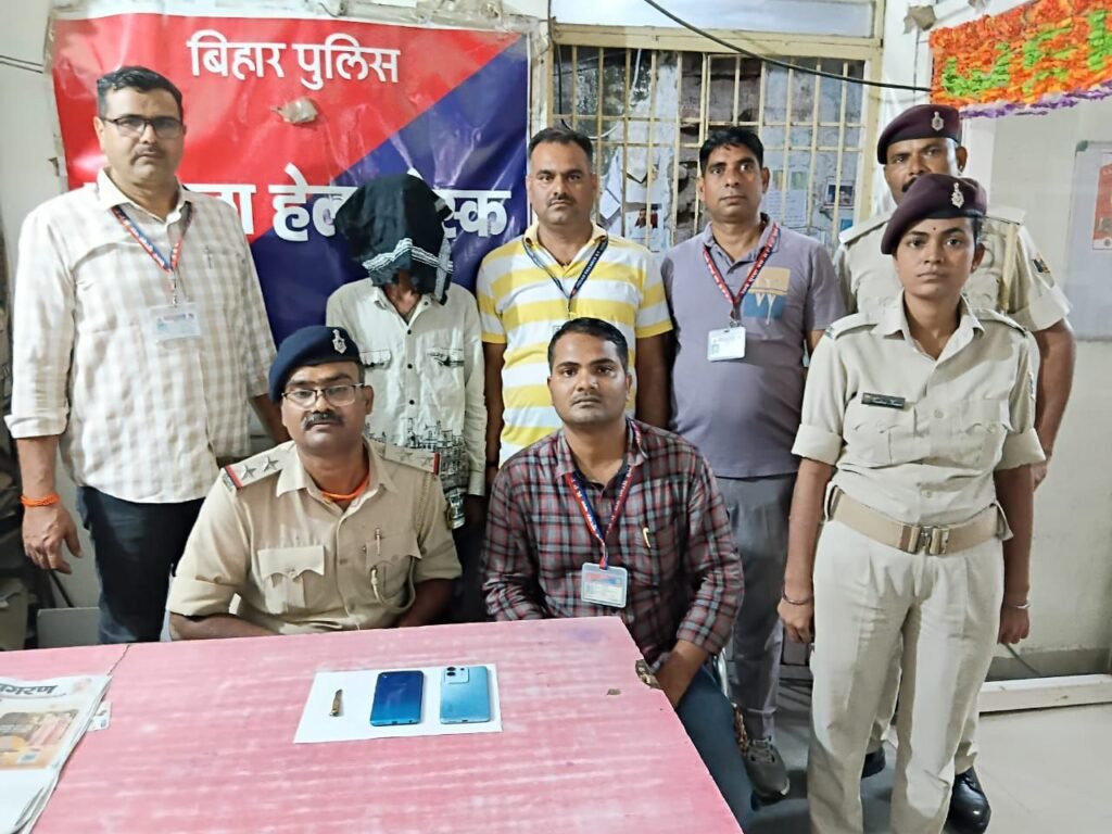 image editor output image464458034 17607886862297697221995190728740 गया जंक्शन से शातिर चोर गिरफ्तार, चाकू और चोरी के मोबाइल बरामद