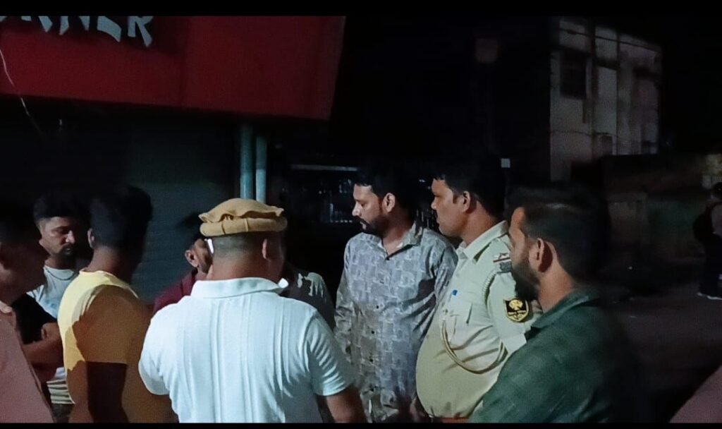 गया जी में अगवा हॉस्पिटल संचालक के साथ मारपीट, स्कोर्पियो से आए थे हमलावर 2 image editor output image650391617 17596986354891017281153444541073 गया जी में अगवा हॉस्पिटल संचालक के साथ मारपीट, स्कोर्पियो से आए थे हमलावर