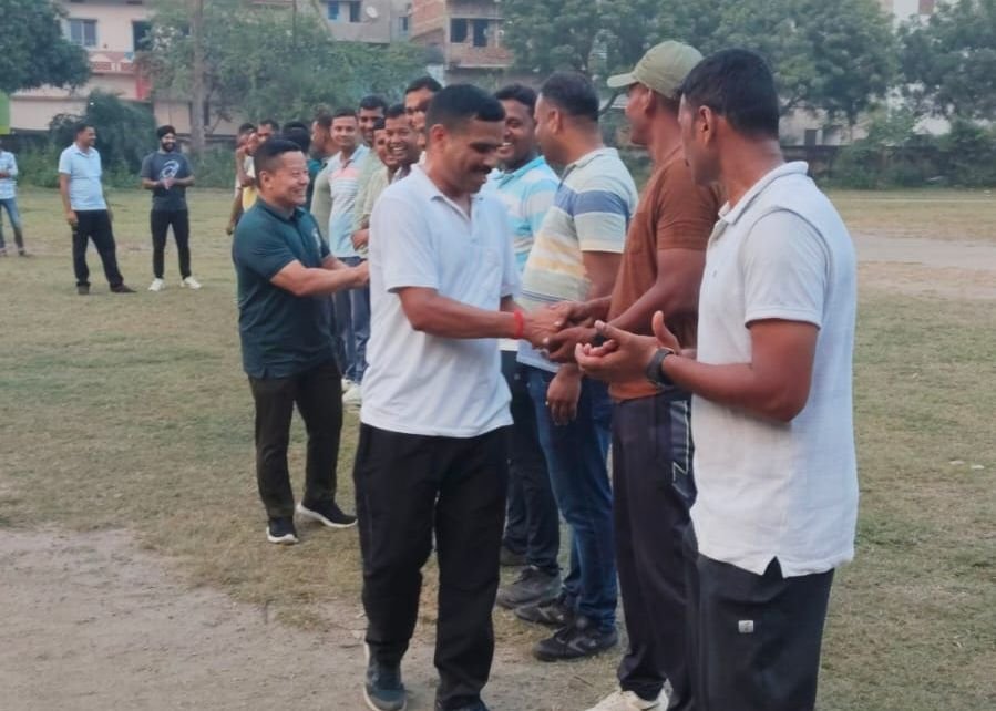 आरपीएफ की टीम रोमांचक मुकाबले में आरपीएसएफ की टीम को 06 रनों से हराया, मैत्रीपूर्ण मैच का लोगों ने लिया आनंद 1 image editor output image659110744 17608842104086856030579534101809 आरपीएफ की टीम रोमांचक मुकाबले में आरपीएसएफ की टीम को 06 रनों से हराया, मैत्रीपूर्ण मैच का लोगों ने लिया आनंद