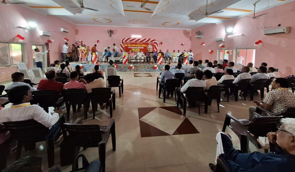 यूनियन के प्रत्येक स्तरों पर कर्मठ एवं जुझारू कार्यकर्ताओं को संगठन में स्थान प्राथमिकता के आधार पर दी जायेगी 3 image editor output image692501271 1759840131381409057337828475200 यूनियन के प्रत्येक स्तरों पर कर्मठ एवं जुझारू कार्यकर्ताओं को संगठन में स्थान प्राथमिकता के आधार पर दी जायेगी