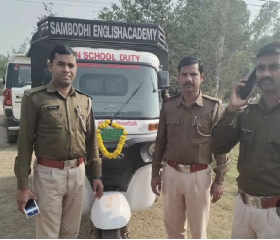 अतिक्रमण के साथ ही ऑटो रिक्शा एवं ई रिक्शा चालकों के विरुद्ध सख्त हुई प्रशासन, चार लाख वसूला गया जुर्माना 2 image editor output image 228415701 17644181640591349050668452853463 अतिक्रमण के साथ ही ऑटो रिक्शा एवं ई रिक्शा चालकों के विरुद्ध सख्त हुई प्रशासन, चार लाख वसूला गया जुर्माना