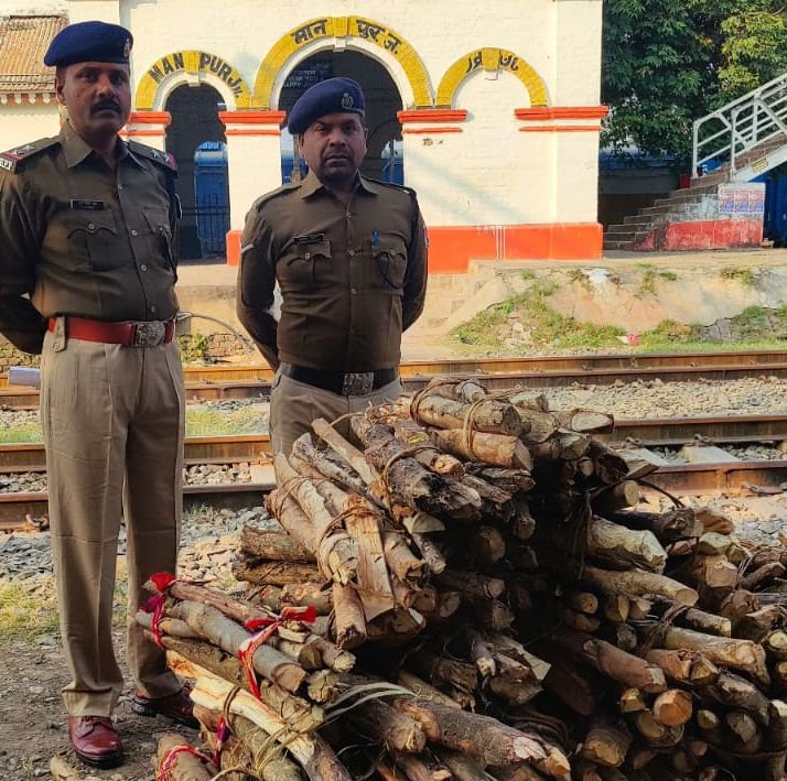 image editor output image 61418053 17634693311782734345252755523842 मगध लाइव की खबर पर लगी मुहर, आसनसोल-वाराणसी पैसेंजर ट्रेन से लकड़ी जब्त, तस्कर पकड़ से दूर