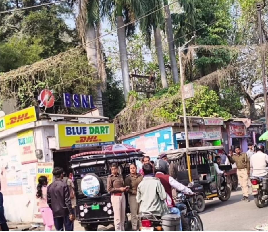 अतिक्रमण के साथ ही ऑटो रिक्शा एवं ई रिक्शा चालकों के विरुद्ध सख्त हुई प्रशासन, चार लाख वसूला गया जुर्माना 1 image editor output image688717194 17644181145062623155806784584970 अतिक्रमण के साथ ही ऑटो रिक्शा एवं ई रिक्शा चालकों के विरुद्ध सख्त हुई प्रशासन, चार लाख वसूला गया जुर्माना