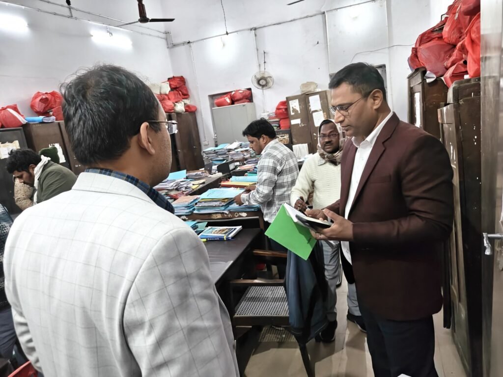 image editor output image 1361580233 176546719271210711647358901663 उत्तर कोयल जलाशय परियोजना: डीएम पहुंच गए भूअर्जन कार्यालय, दिए निर्देश, दिन रात चल रहा यहां काम