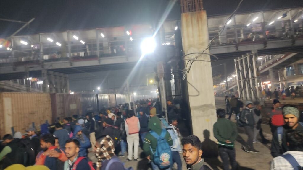 वंदे भारत में जबरन चढ़ गए थे सिपाही भर्ती परीक्षा के अभ्यर्थी, सीबीएस के डिमांड पर चलाई गई परीक्षा स्पेशल ट्रेन 1 image editor output image 1492509994 17653839840922656556689516318216 वंदे भारत में जबरन चढ़ गए थे सिपाही भर्ती परीक्षा के अभ्यर्थी, सीबीएस के डिमांड पर चलाई गई परीक्षा स्पेशल ट्रेन