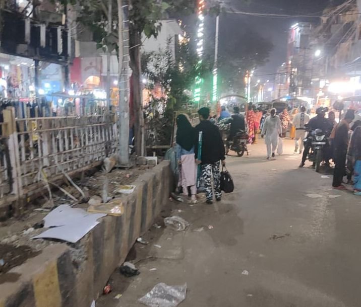 image editor output image 1549768296 17653771349536408178235502722492 केपी रोड के फुटपाथ पर दुकानदारों का सच, जानें क्या निगमायुक्त के साथ बैठक में हुए थे निर्णय