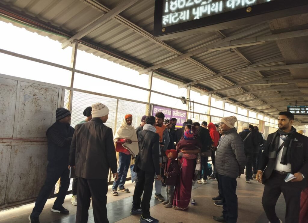 image editor output image 697906439 17659797677407571174136176184665 गया जंक्शन: विशेष टिकट चेकिंग अभियान में  344 पकड़े गए, एक लाख 64 हजार 340 रुपये वसूला गया जुर्माना