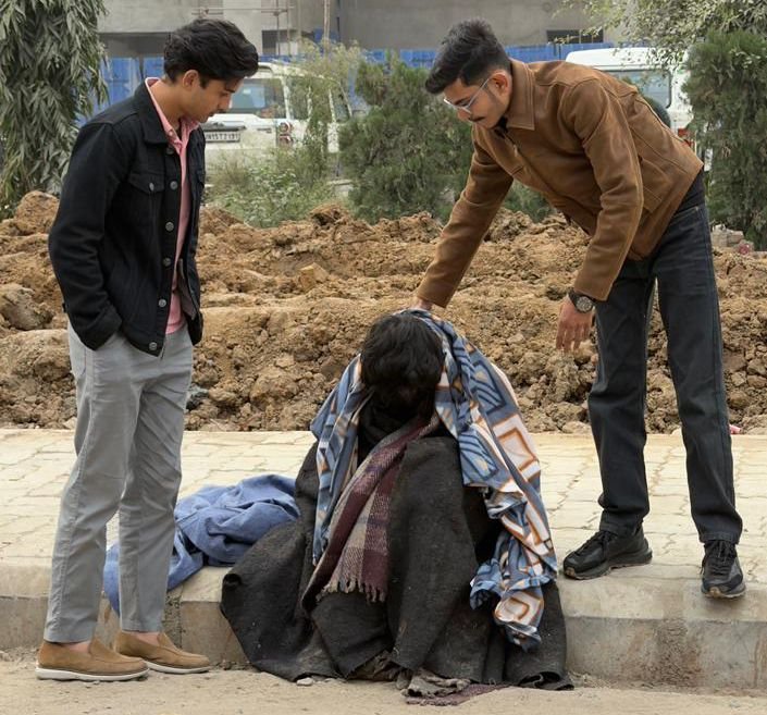 यहां आए हुए छात्रों ने गया जंक्शन पर बेसहारा एवं जरूरमंद लोगों के बीच बांटे गर्म वस्त्र व भोजन 1 image editor output image 704514857 17670116499321929096677806627107 यहां आए हुए छात्रों ने गया जंक्शन पर बेसहारा एवं जरूरमंद लोगों के बीच बांटे गर्म वस्त्र व भोजन