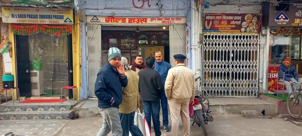 सोना लूटकांड: परत दर परत खुल रहे राज, जहां काटा गया था सोना, वहाँ एसआईटी ने आरओ प्लांट का लिया जायजा, कई सबूत लगे हाथ 2 image editor output image 62953620 17680576366442800552431866429909 सोना लूटकांड: परत दर परत खुल रहे राज, जहां काटा गया था सोना, वहाँ एसआईटी ने आरओ प्लांट का लिया जायजा, कई सबूत लगे हाथ