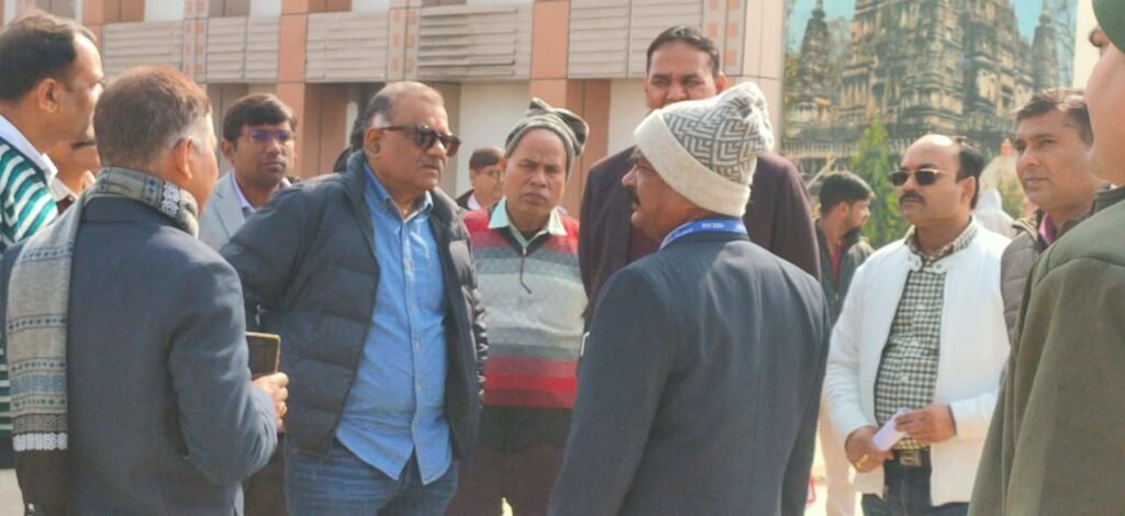 रनिंग स्टाफ ट्रेनों के संरक्षित एवं सुरक्षित संचालन में महत्वपूर्ण भूमिका निभाते हैं, इनकी सुविधाओं में कमी न रहे 1 image editor output image1232671639 17680475640612912074504501734896 रनिंग स्टाफ ट्रेनों के संरक्षित एवं सुरक्षित संचालन में महत्वपूर्ण भूमिका निभाते हैं, इनकी सुविधाओं में कमी न रहे